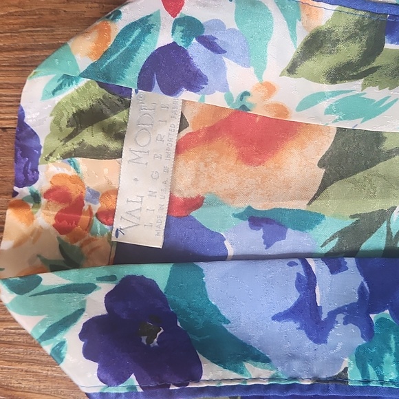 Vintage Val Mode Lingerie Bathrobe - Picture 3 of 4